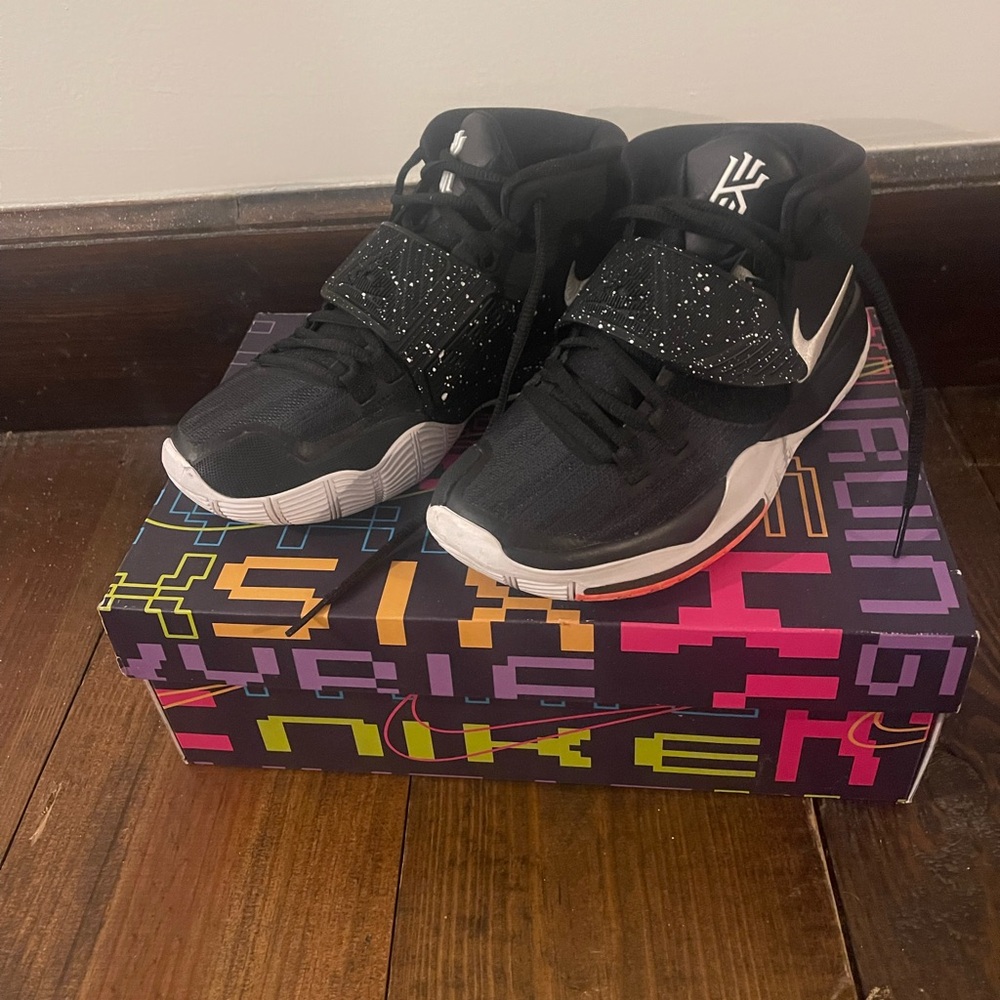 Kyrie 6s - LIKE NEW